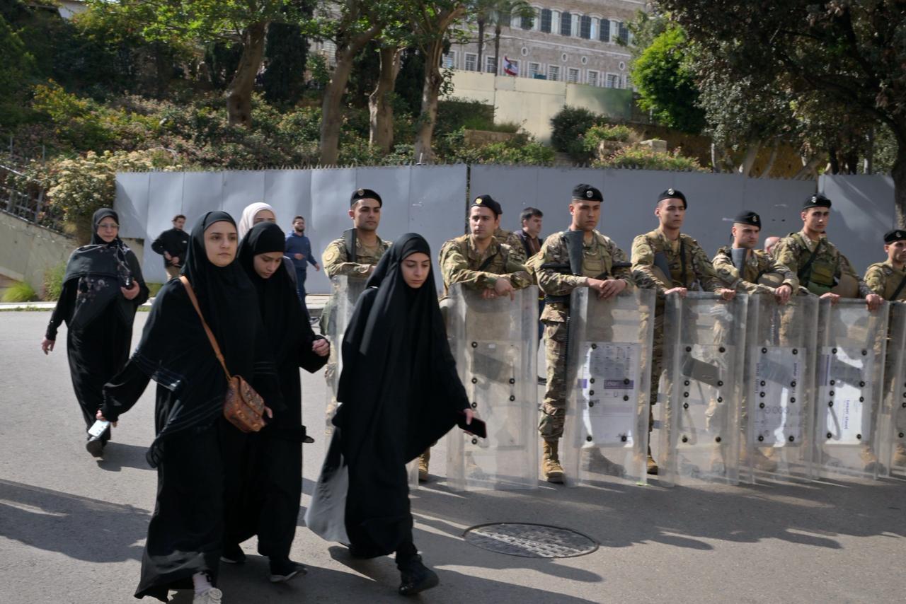 انتشار أمني أمام السرايا الحكومية (نبيل اسماعيل).