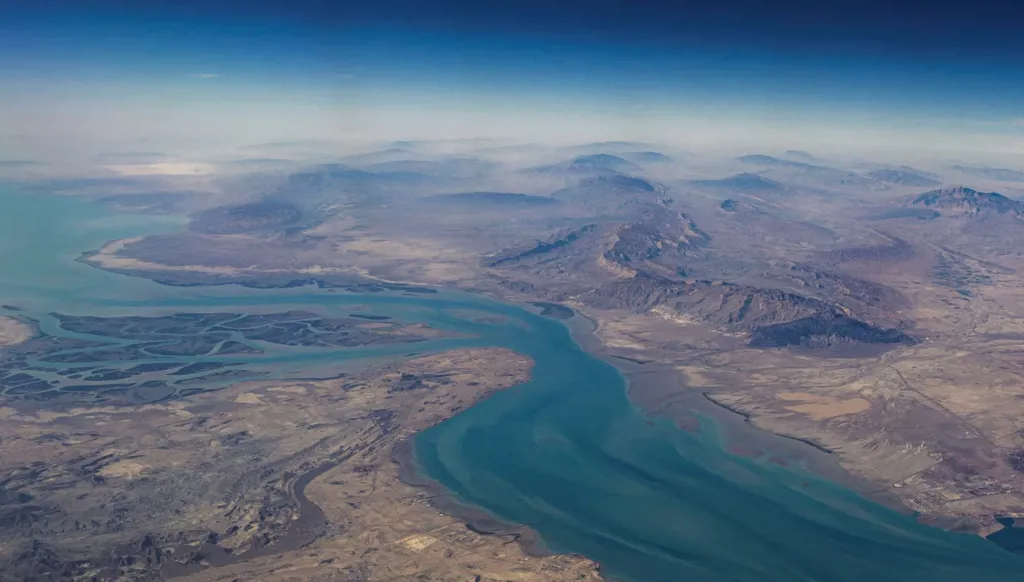 هل عبرت سفن أميركية مضيق هرمز؟