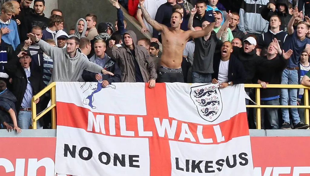 ميلوول... عندما يتحوّل الشغف الكروي إلى شغب وعنف مؤذيين