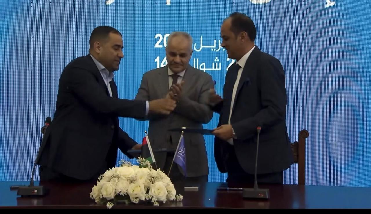 من مراسم التوقيع على الاتفاق (لقطة فيديو نشره المركزي الليبي)