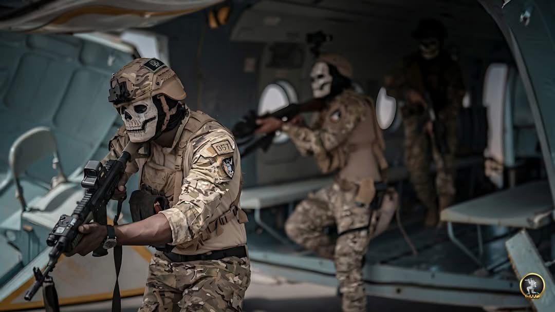 ركزت التدريبات التي استخدمت فيها أسلحة أميركية على مكافحة الإرهاب. (القيادة العامة للجيش الوطني)