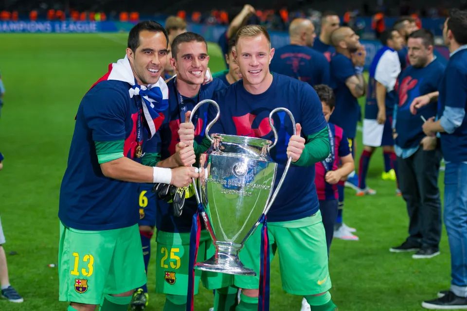 حراس مرمى برشلونة في موسم الثلاثية التاريخية. (وكالات)