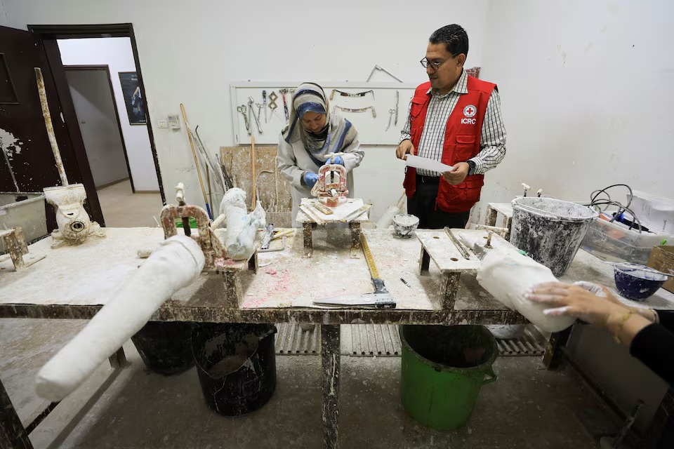 تجهيز الأطراف الاصطناعية (رويترز).