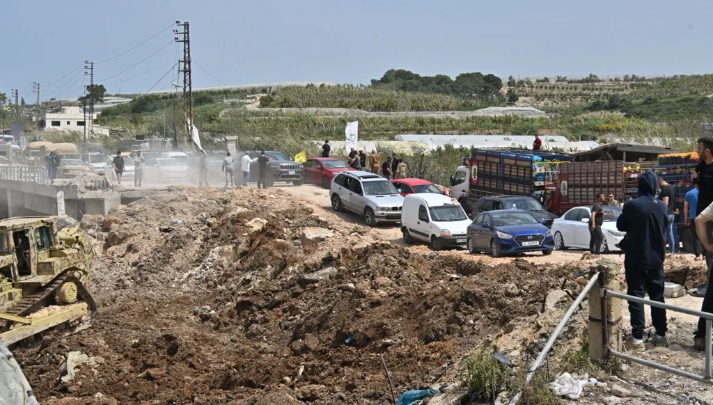 فرق الدفاع المدني تُباشر الغطس تحت جسر القاسمية بحثاً عن جثث مفقودين