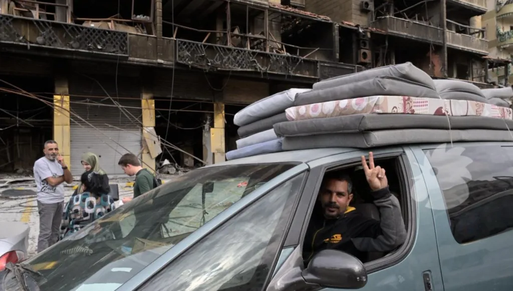 بدء عودة النازحين إلى الضاحية الجنوبية وبلدات جنوب لبنان... كيف يبدو المشهد؟ (صور وفيديو)