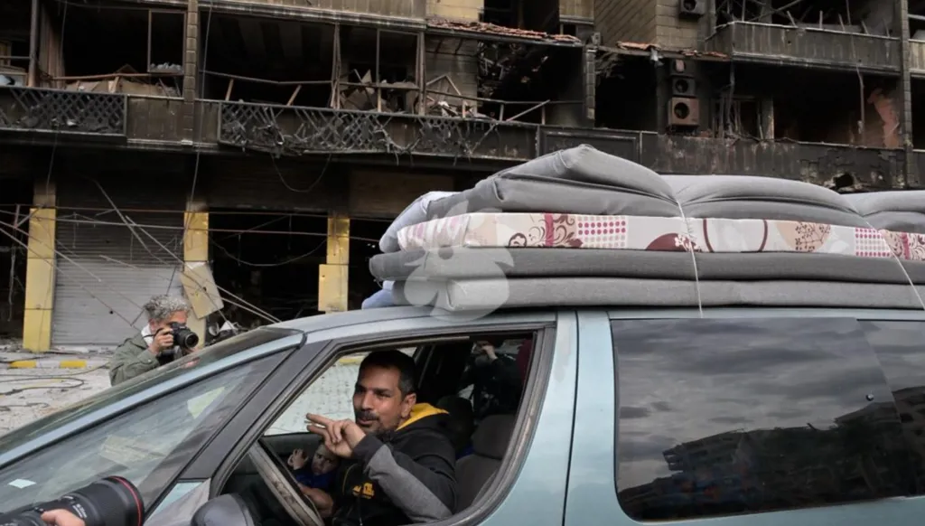 بدء عودة النازحين إلى الضاحية الجنوبية وبلدات جنوب لبنان... كيف يبدو المشهد؟ (صور وفيديو)