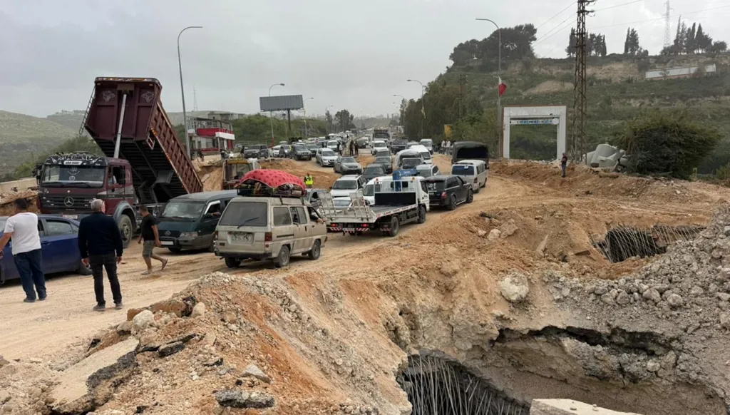 وزارة الأشغال تُوسّع تدخلاتها جنوباً وتفتح محاور حيوية رغم التحديات