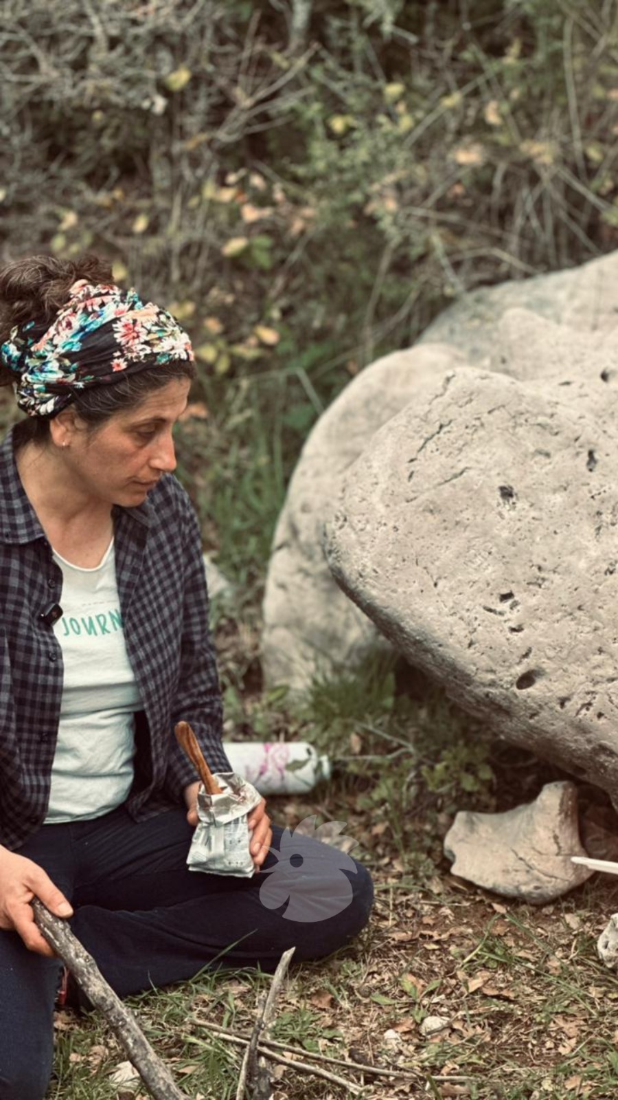 تقلا الخويري امرأة لبنانية تعيش حياة هادئة بفضل التسليق والطبيعة اللبنانية (النهار)