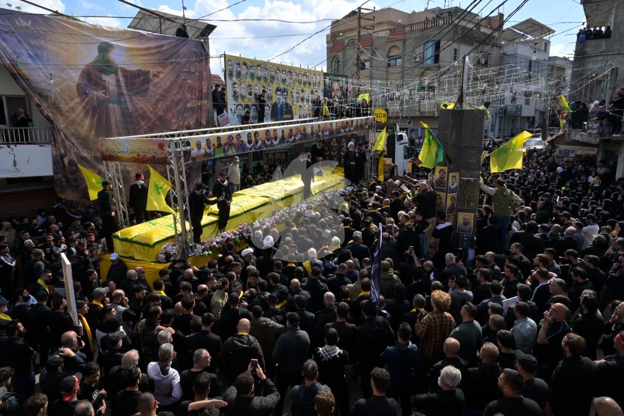 تشييع عدد من عناصر حزب الله في كفرصير جنوب لبنان (نبيل إسماعيل). 