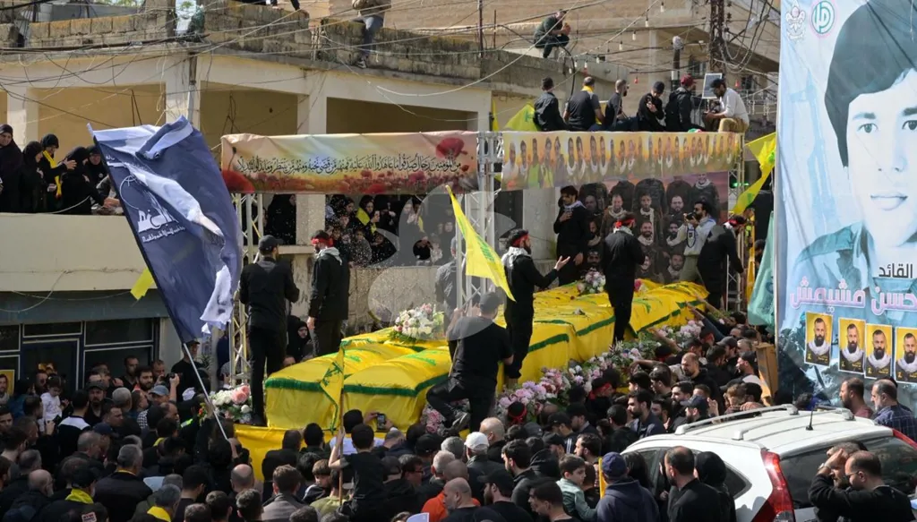 تشييع عدد من عناصر "حزب الله" في كفرصير جنوب لبنان (صور)