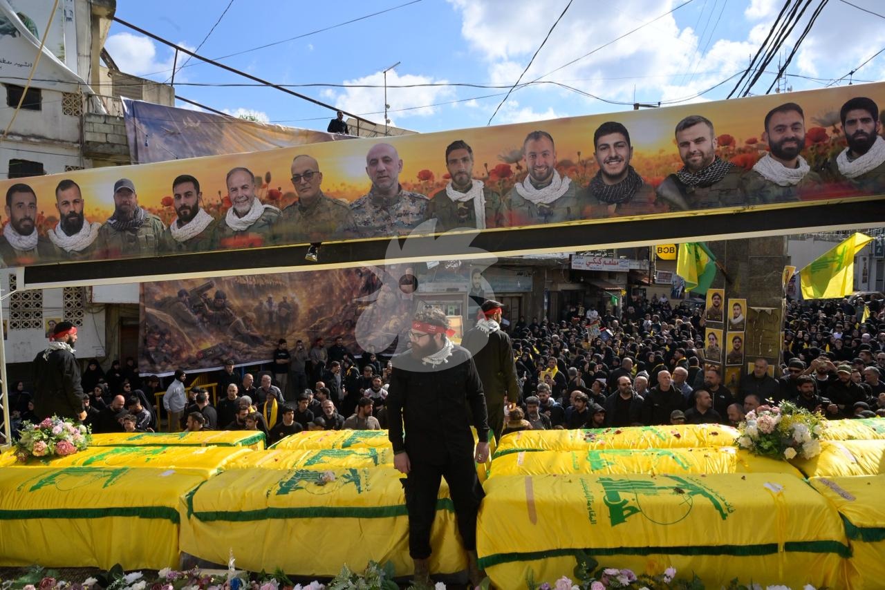 تشييع عدد من عناصر حزب الله في كفرصير جنوب لبنان (نبيل إسماعيل). 