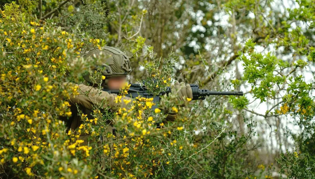 الجيش الإسرائيلي يزعم اعتقال عنصر من حزب الله في جنوب لبنان (صور - فيديو)