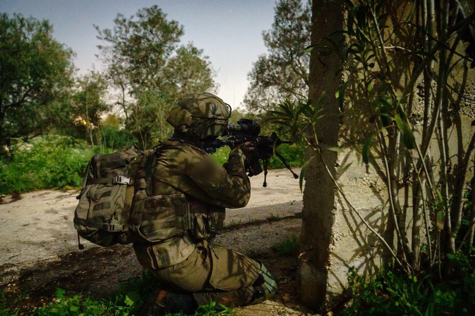 صورة متداولة لعنصر إسرائيلي في جنوب لبنان نشرها أفيخاي أدرعي عبر منصة 