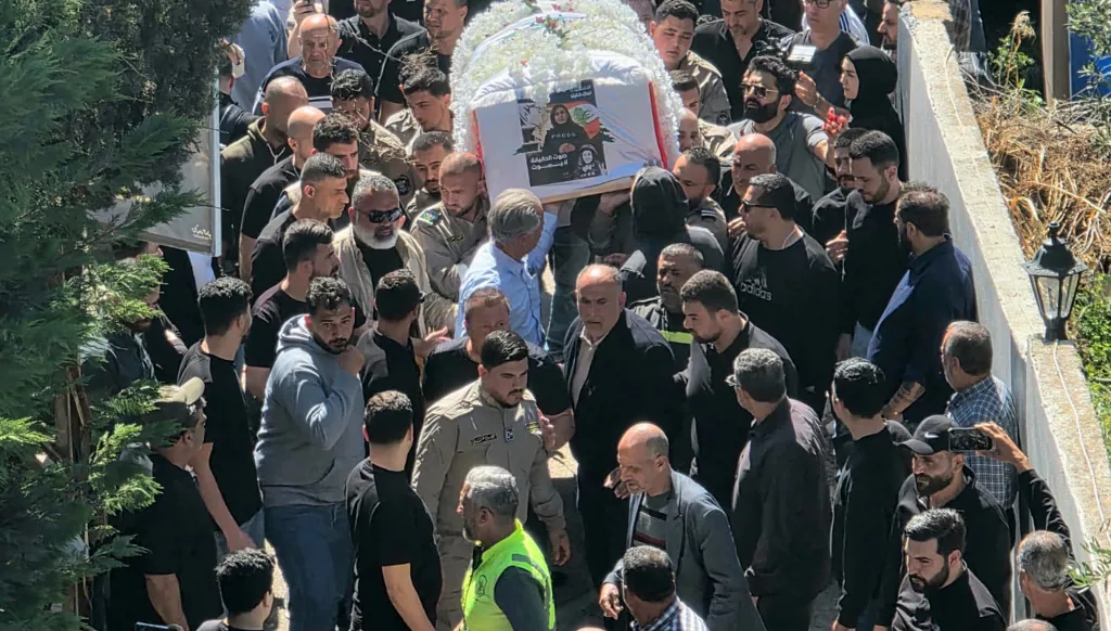 البيسارية تودّع الشهيدة آمال خليل (صور)