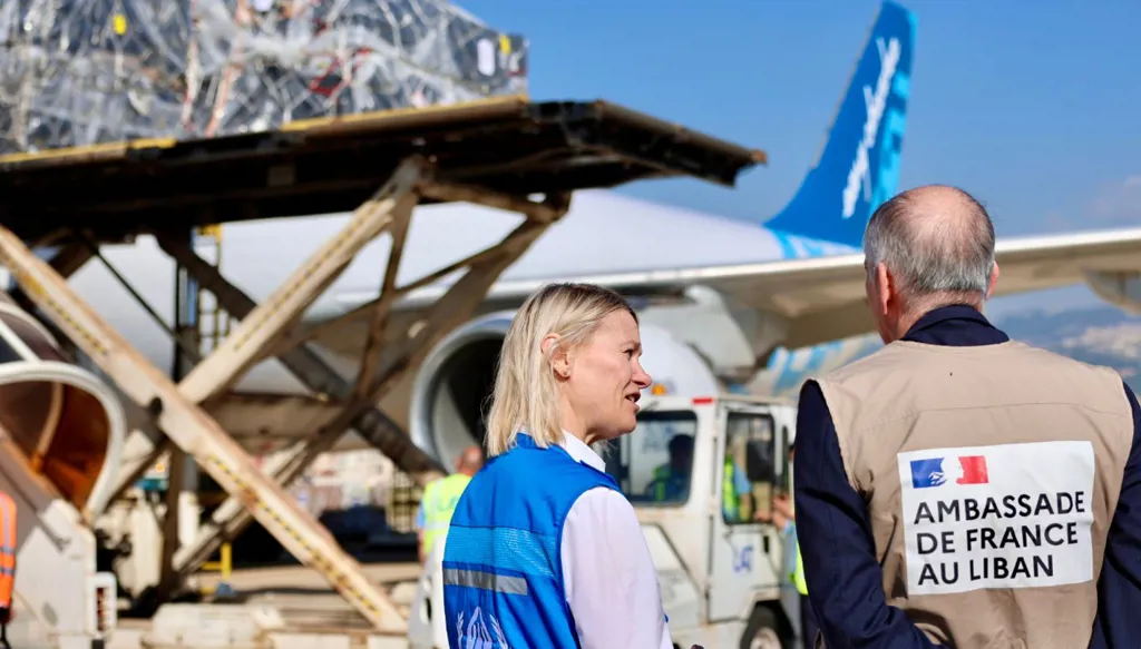 بالصور... وصول طائرة مساعدات إنسانية فرنسية إلى لبنان