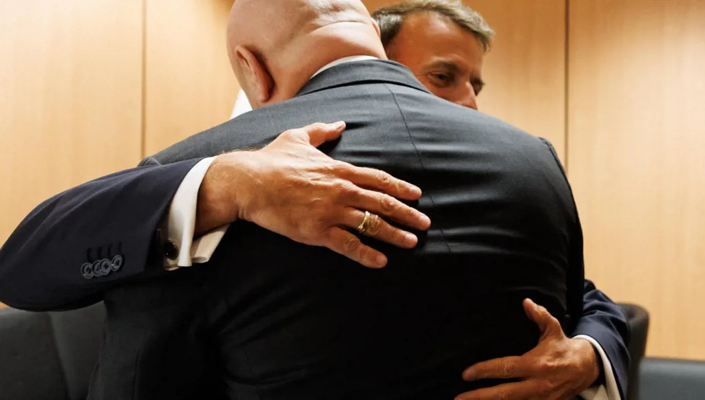 جانب من اللقاء الذي جمع عون وماكرون قبيل افتتاح القمة الأوروبية غير الرسمية في نيقوسيا (الرئاسة اللبنانية). 