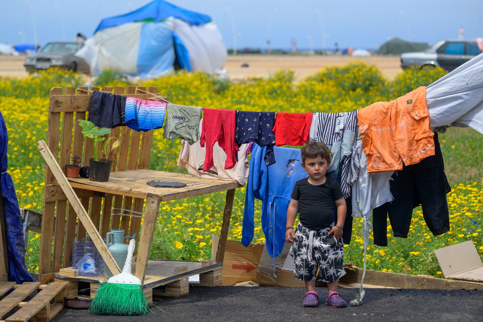 خيم النازحين عند واجهة بيروت البحرية. (نبيل اسماعيل)