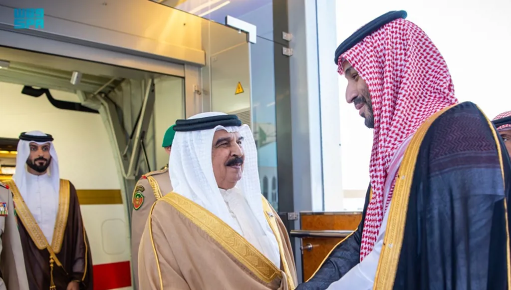 ملك البحرين يصل إلى جدة للمشاركة في القمة الخليجية التشاورية