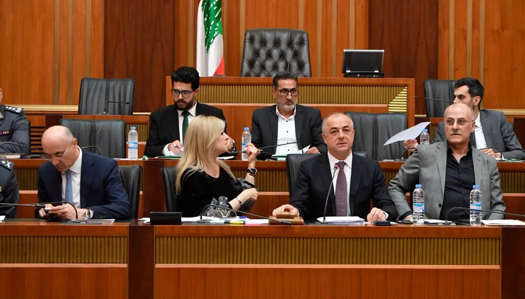 جلسة مشتركة للجان في مجلس النواب اللبناني (حسام شبارو). 