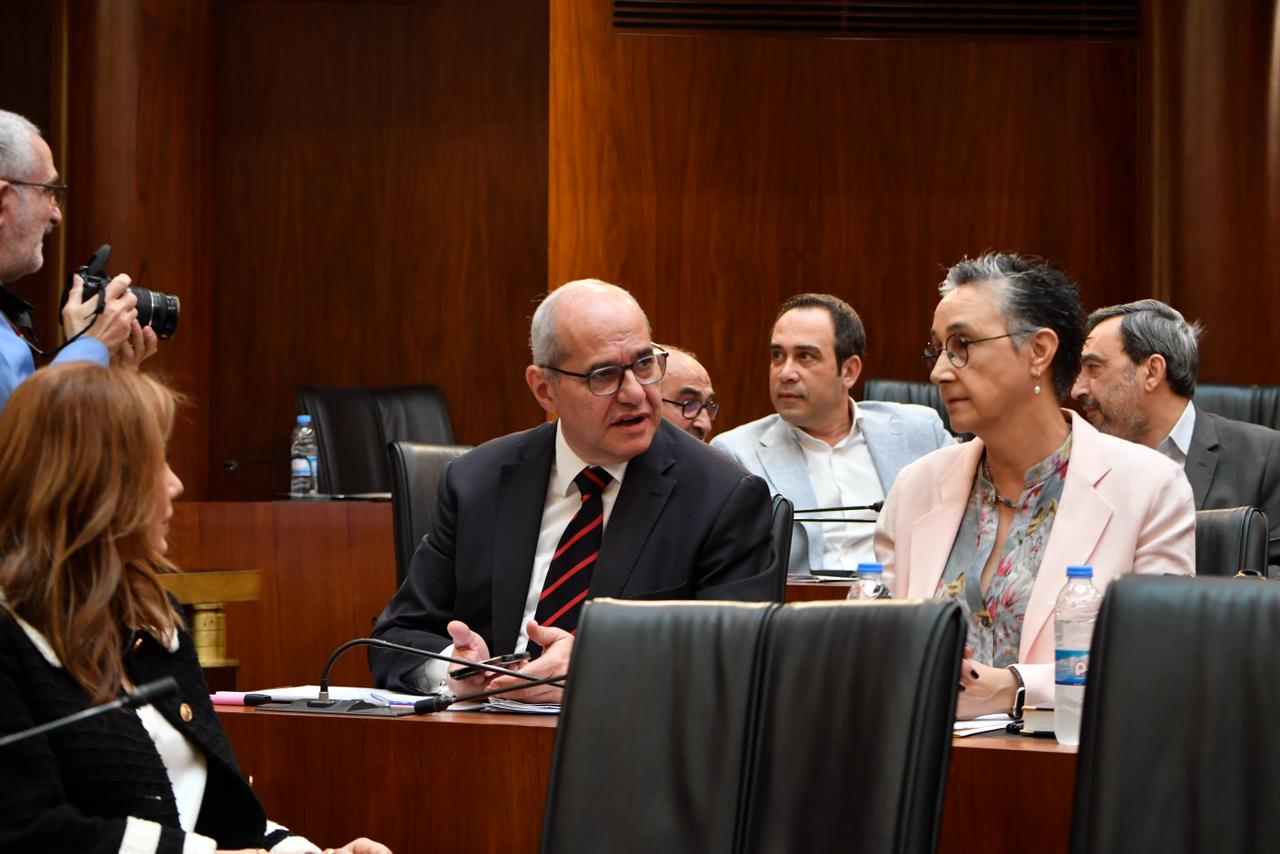 جلسة مشتركة للجان في مجلس النواب اللبناني (حسام شبارو). 