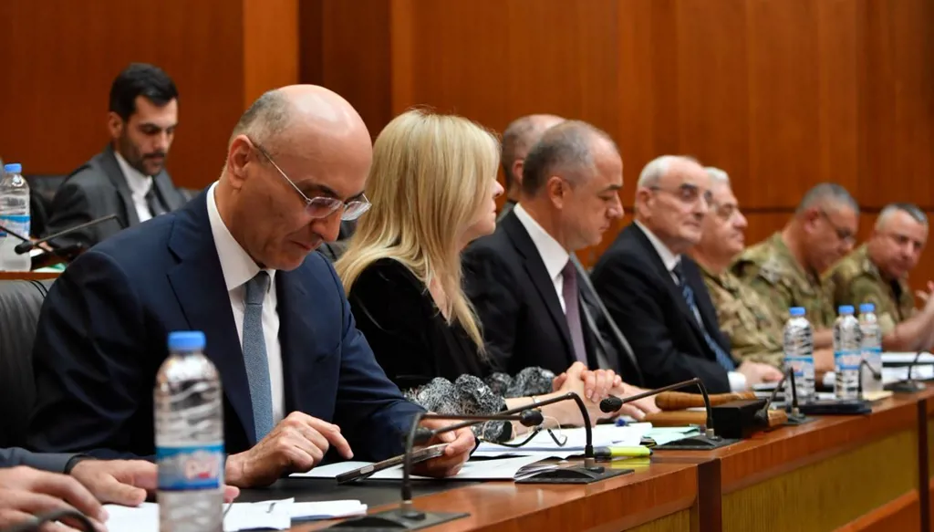 العفو العام في لبنان أمام اللجان النيابية… وزير الدفاع: المرتبط بالإرهاب قضية أمن قومي ويتطلب التروّي