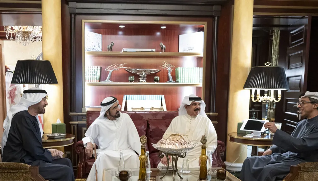 الرئيس الإماراتي وملك البحرين يبحثان تعزيز التعاون والعلاقات الثنائية