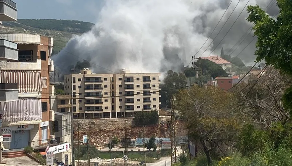 غارة تستهدف محيط حي الجامعات في مدينة النبطية  (صورة متداولة)