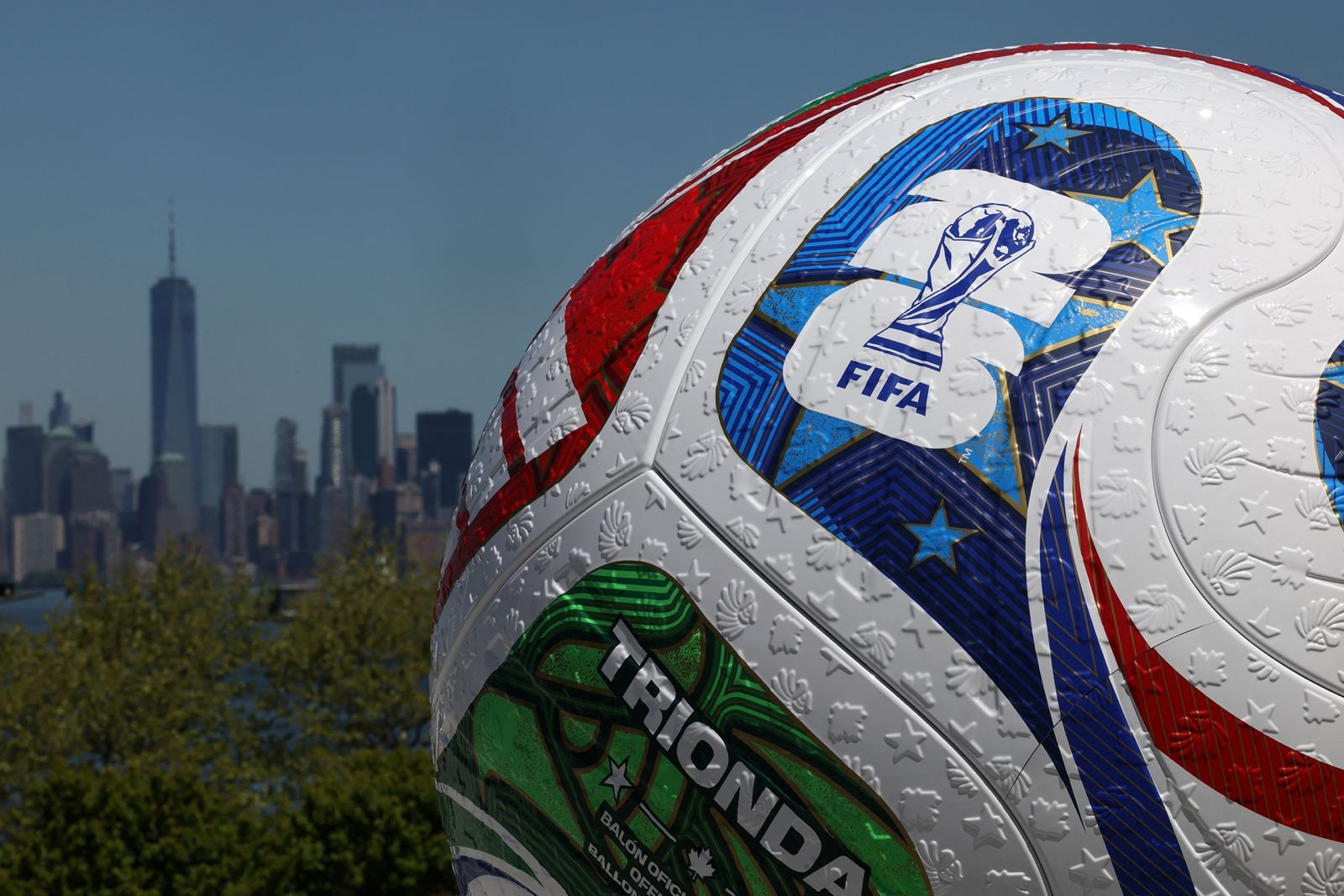 الولايات المتحدة وكندا والمكسيك يستعدون لاستضافة كأس العالم 2026. (وكالات)