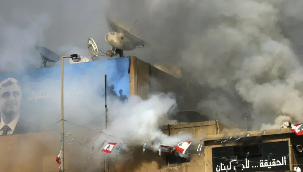 An attack by Hezbollah members on Future Television in Beirut (Annhar archive).