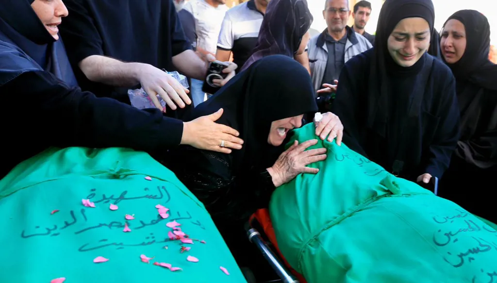 أهالي ضحايا مجزرة السكسكية يودّعون أبناءهم (أحمد منتش).