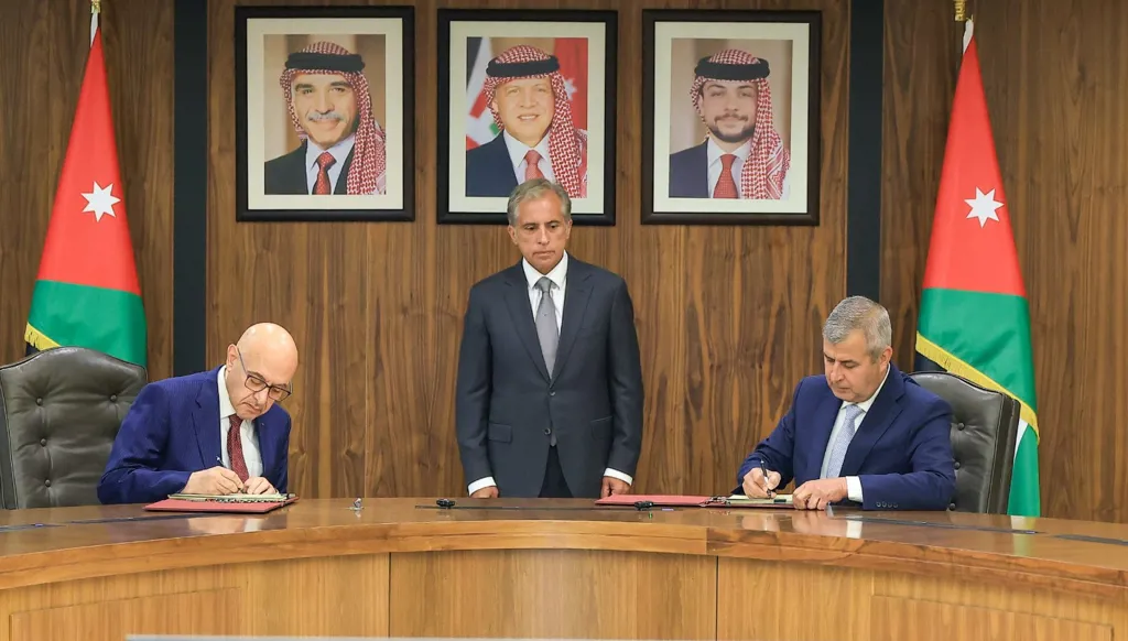 الأردن يُبرم أول اتفاقية لإنتاج الأمونيا الخضراء بكلفة مليار دولار مع ائتلاف إماراتي-بولندي