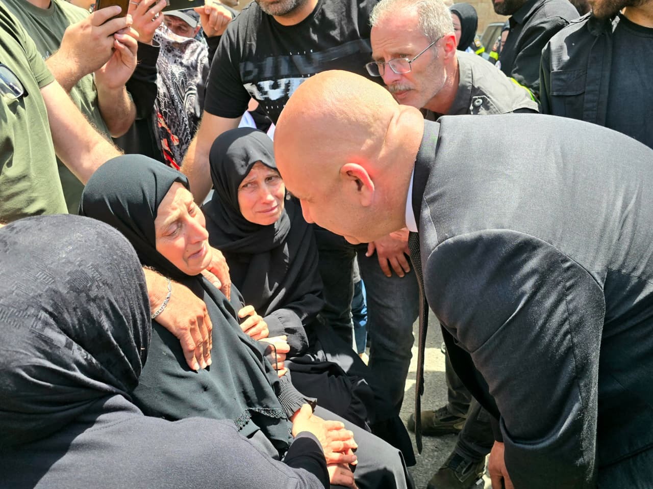 صيدا تودّع شهيدي الدفاع المدني (أحمد منتش). 