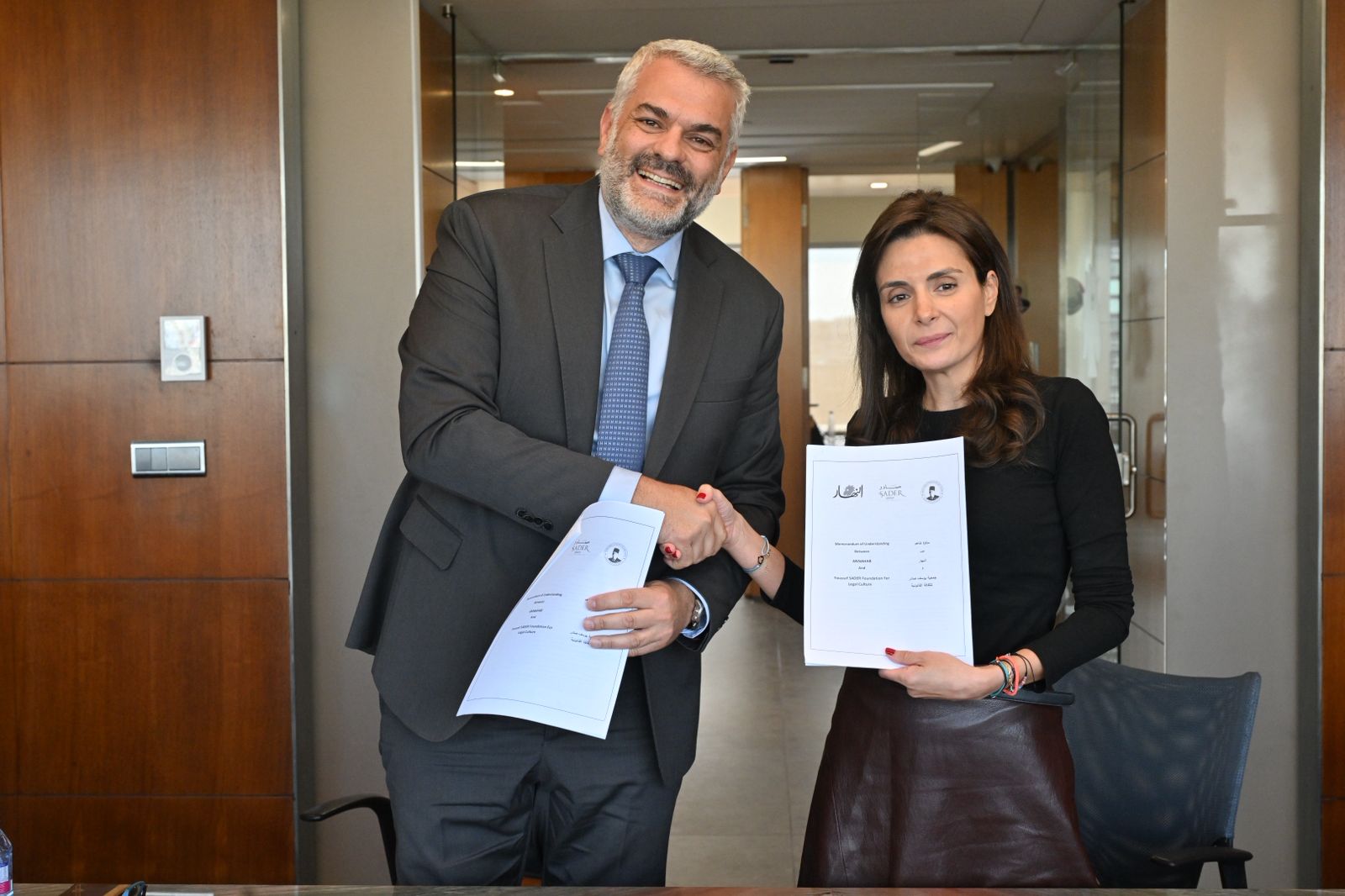 رئيسة مجموعة النهار الاعلامية نايلة التويني مع رئيس جمعية يوسف صادر للثقافة القانونية المحامي راني صادر (النهار)