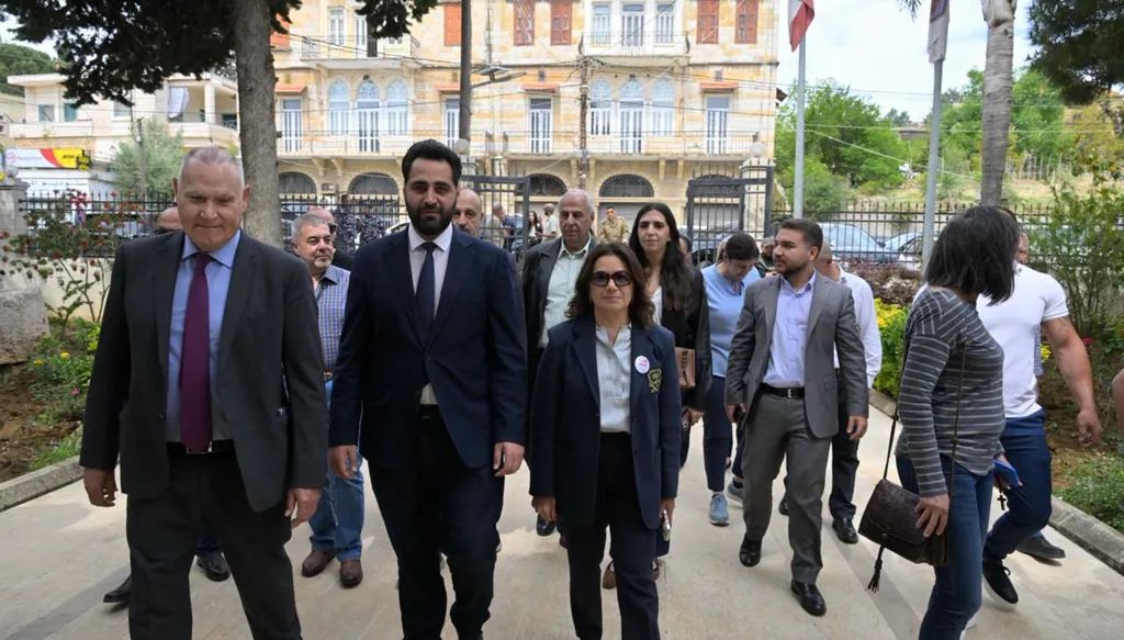 جولة وزيرة الشؤون الاجتماعية حنين السيد (نبيل إسماعيل). 