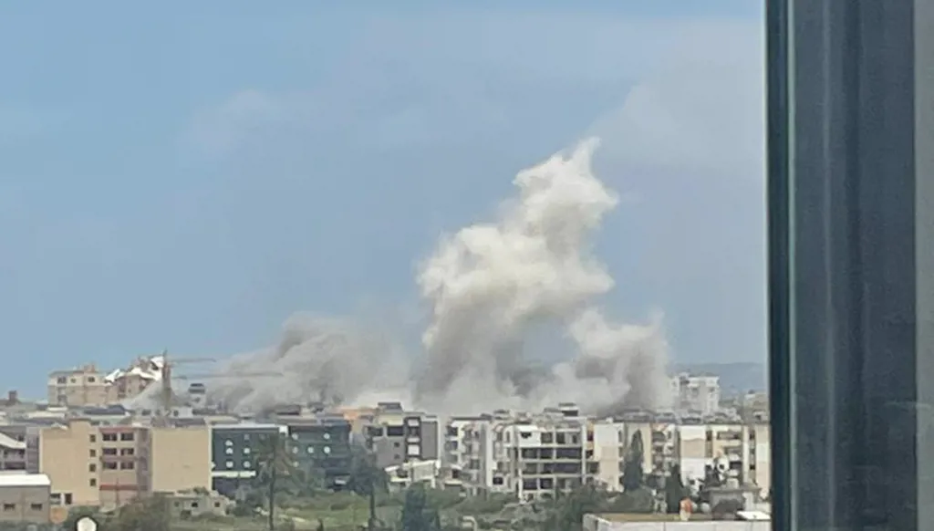 غارات على منطقة صور في جنوب لبنان بعد إنذارات إسرائيلية بالإخلاء
