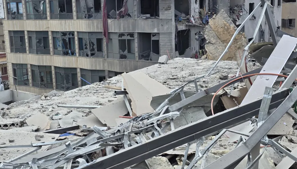 عدسة "النهار" في صور جنوب لبنان بعد الغارات الإسرائيلية... دمار واسع طاول عشرات المنازل والمتاجر