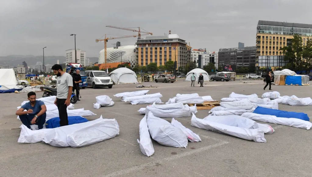 خيم جديدة للنازحين في واجهة بيروت البحرية  (تصوير: حسام شبارو).