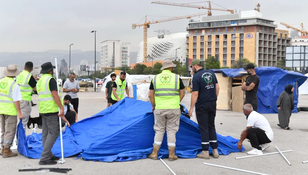 خيم جديدة للنازحين في واجهة بيروت البحرية  (تصوير: حسام شبارو).