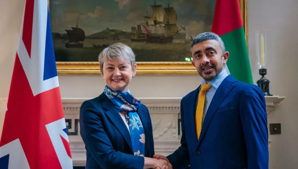 عبدالله بن زايد يلتقي وزيرة خارجية بريطانيا... ويبحثان العلاقات الإستراتيجية والتطورات الإقليمية