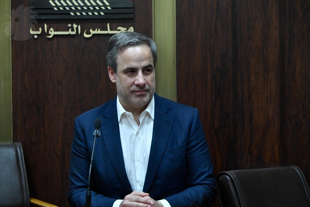 النائب ميشال معوّض (حسام شبارو). 