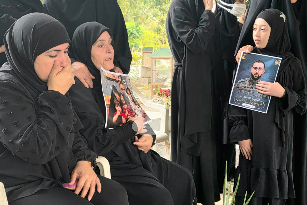 ذوو ضحايا المجزرة (أحمد منتش).