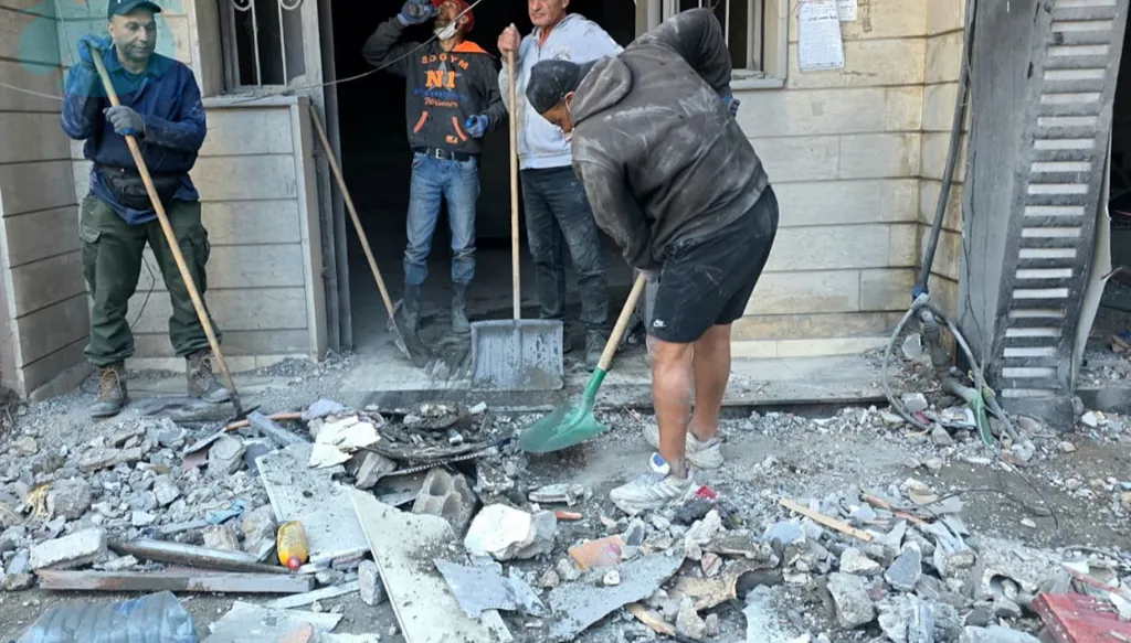 عدسة "النهار" ترصد آثار الغارات الإسرائيلية في مدينة صور جنوب لبنان (أحمد منتش).