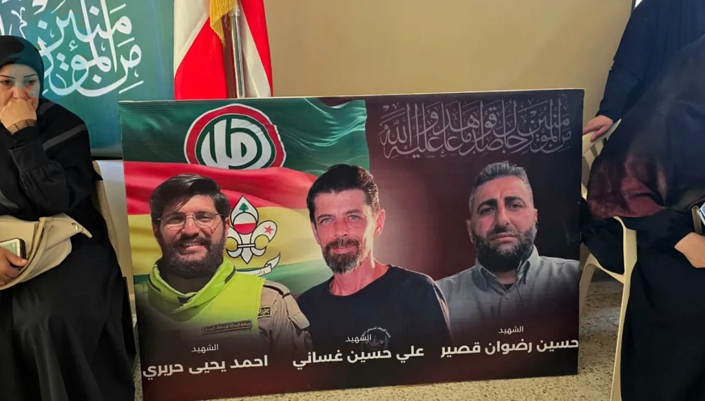 شهداء الدفاع المدني الذين سقطوا بغارة إسرائيلية في دير قانون النهر جنوب لبنان (أحمد منتش). 