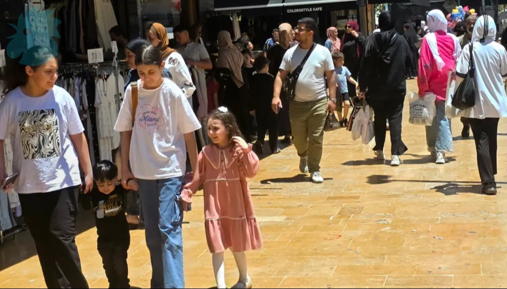 حركة بيع وشراء نشطة في أسواق صيدا جنوب لبنان (أحمد منتش). 