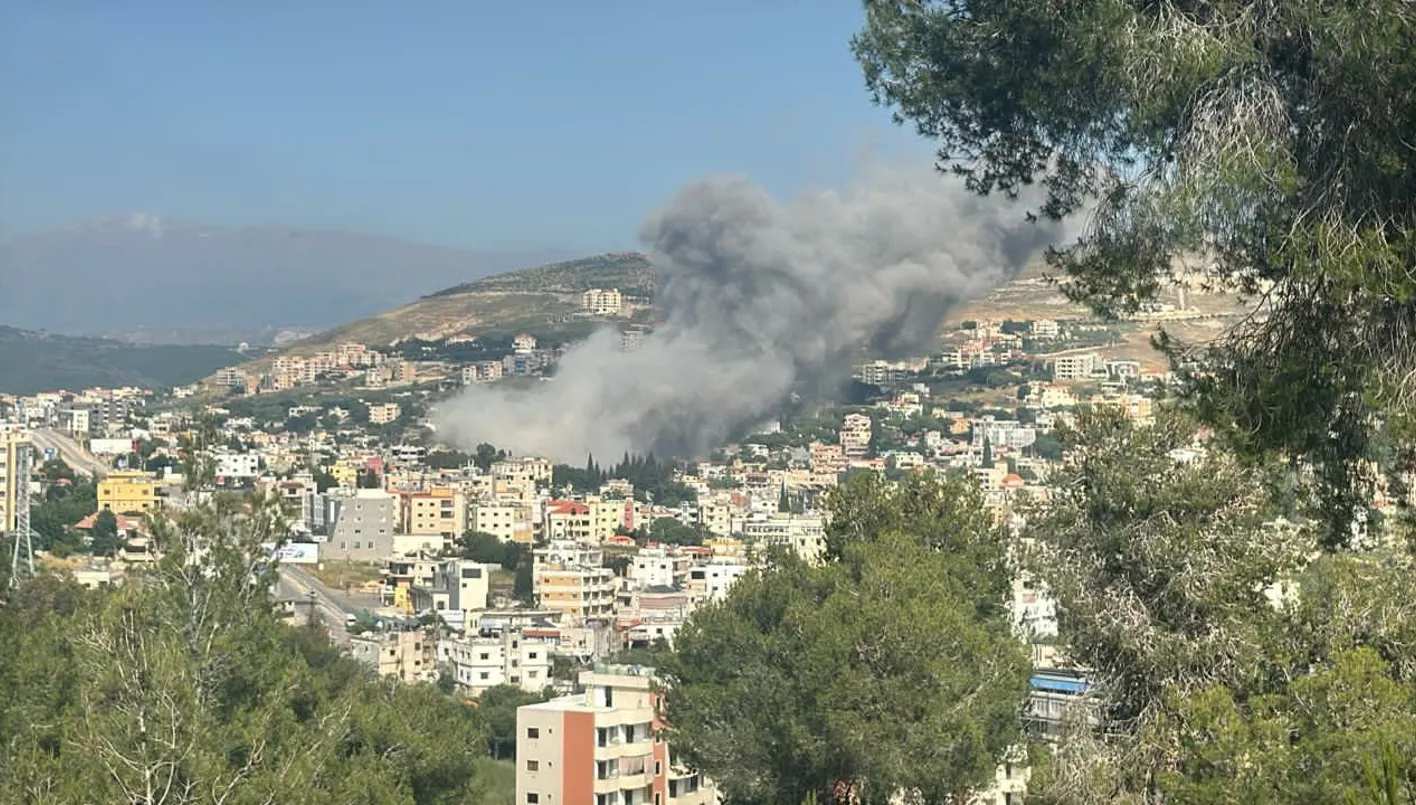 إسرائيل تصعّد غاراتها على جنوب لبنان وتنذر بلدتين في البقاع