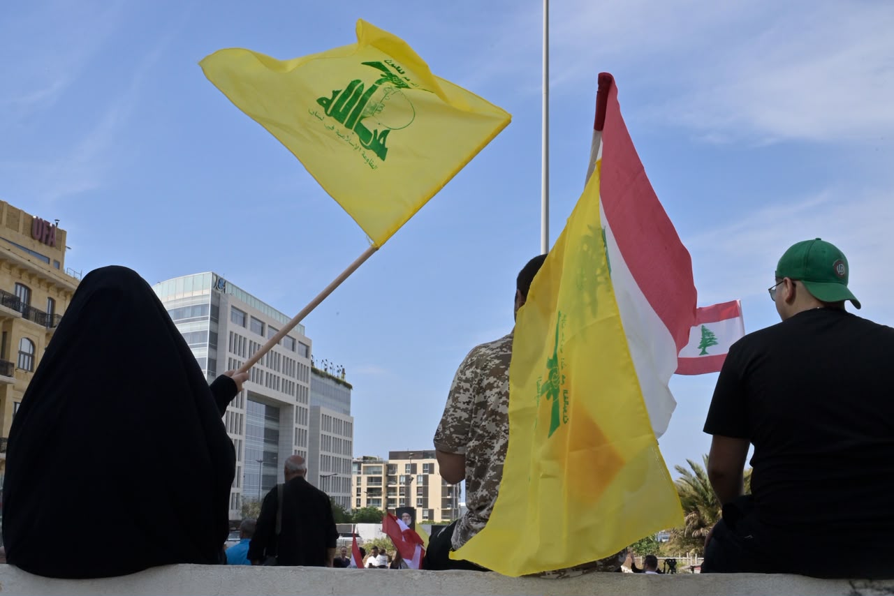 التجمع في ساحة الشهداء (نبيل اسماعيل)