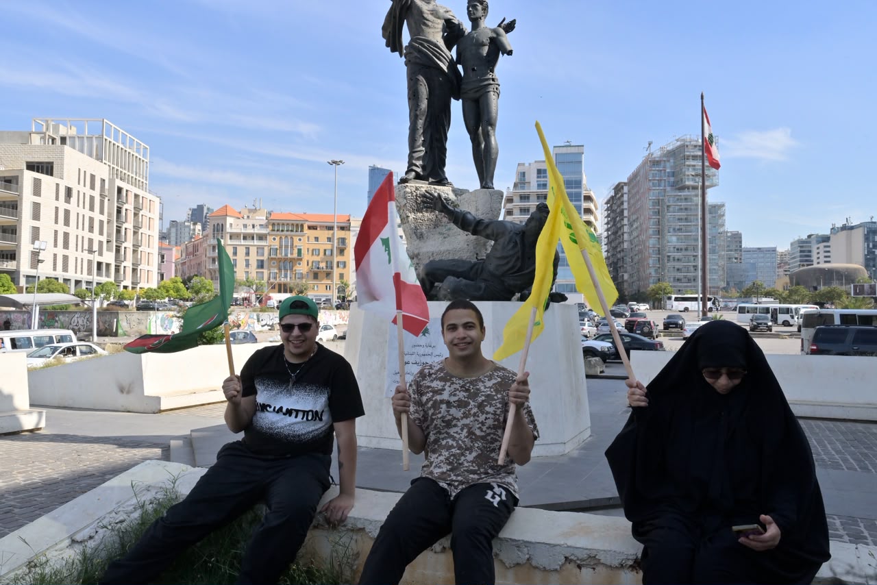 التجمع في ساحة الشهداء (نبيل اسماعيل)