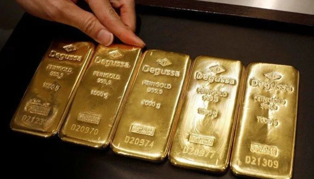الذهب يتراجع مع تصاعد التوتر في الشرق الأوسط وترقب بيانات التوظيف الأميركية