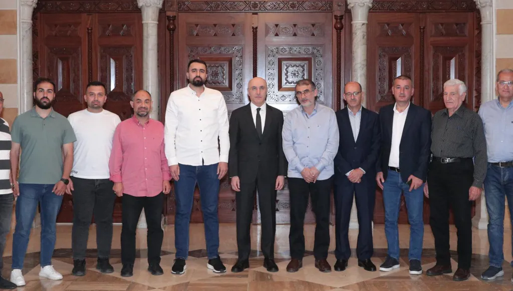 وزير الداخلية اللبناني يأمل بوقف إطلاق نار مستدام وعودة النازحين إلى قراهم