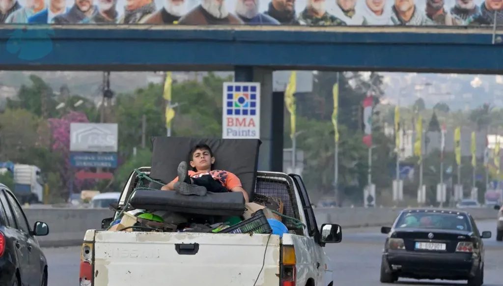 Displaced residents return to their villages in southern Lebanon (Nabil Ismail).
